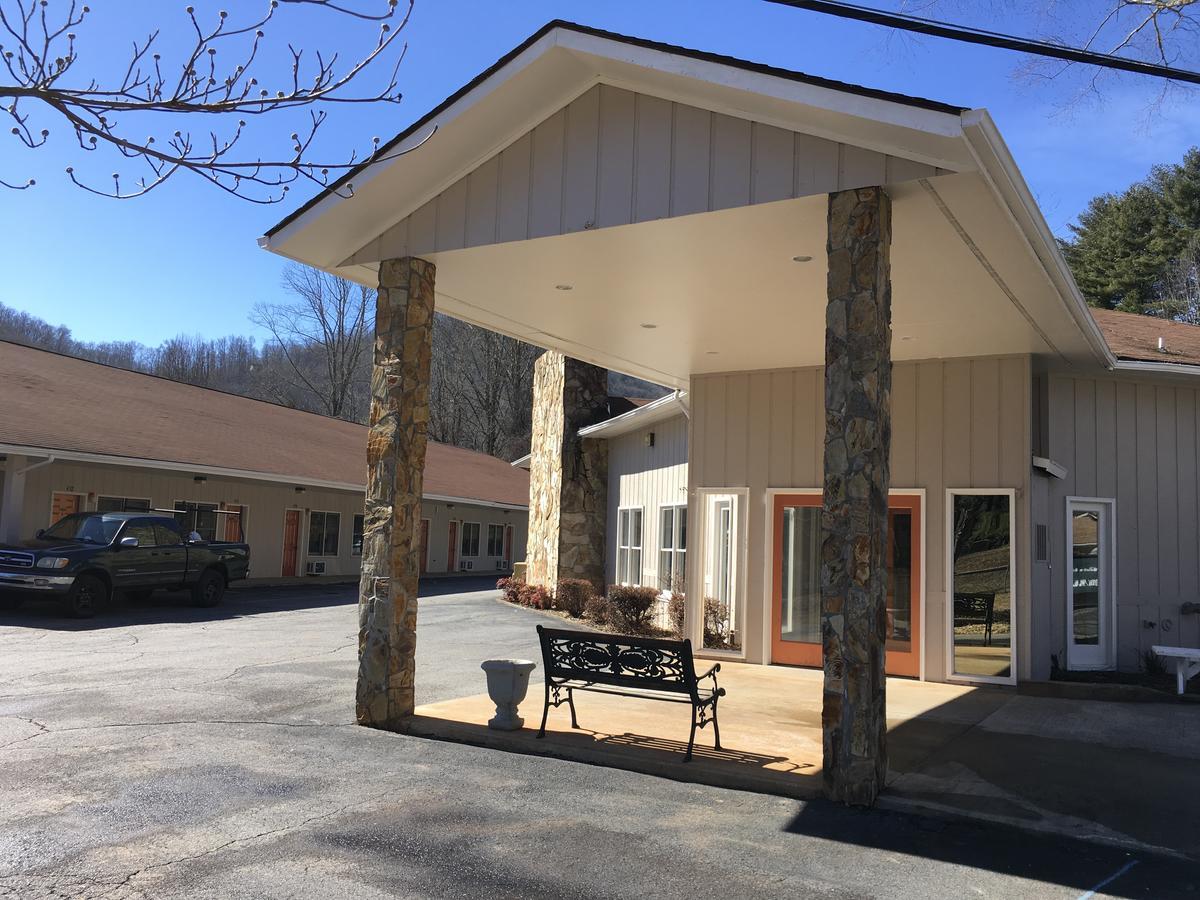 University Inn Cullowhee Exteriör bild