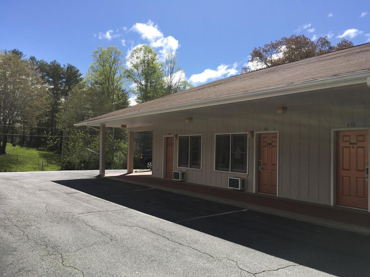 University Inn Cullowhee Exteriör bild